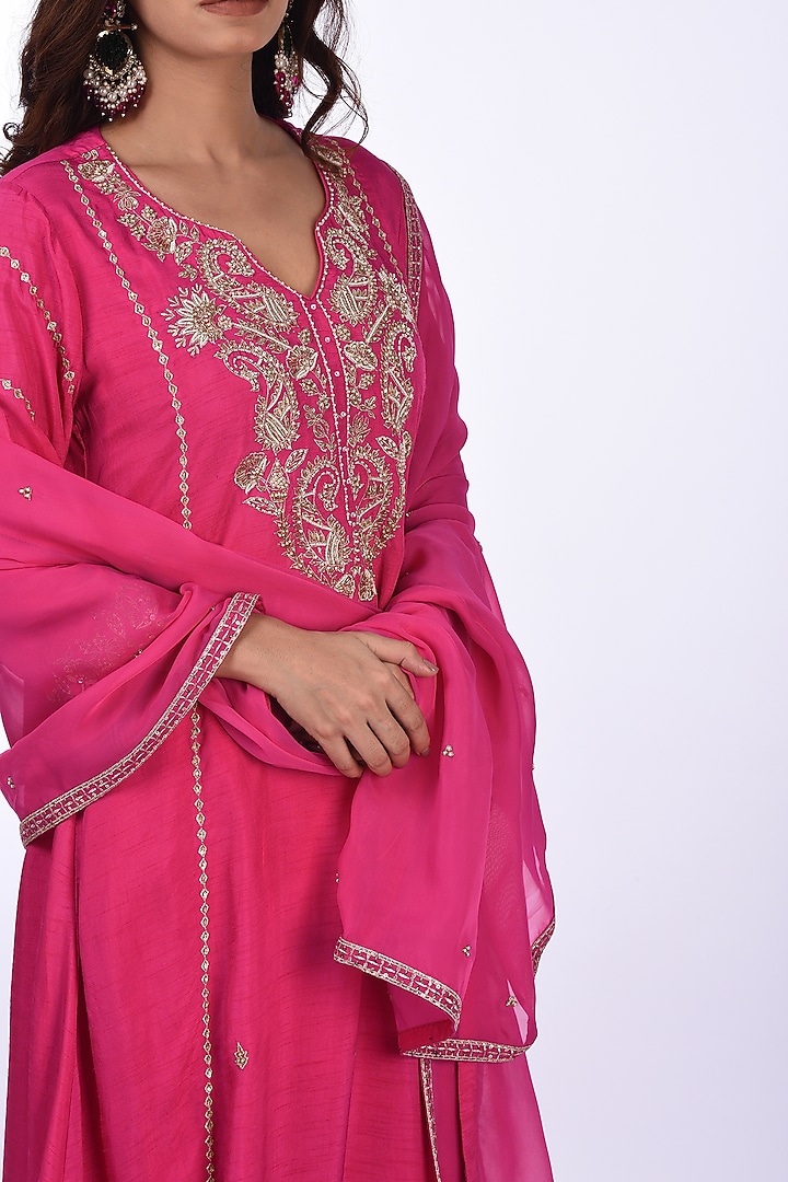 Bright Rani Pink Raw Silk Thread Embroidered Kurta Set by Isha & Anshul at Pernia's Pop Up Shop