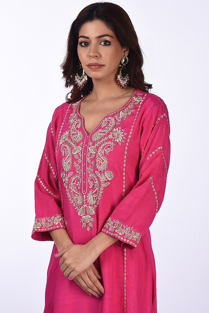 Bright Rani Pink Raw Silk Thread Embroidered Kurta Set by Isha & Anshul at Pernia's Pop Up Shop