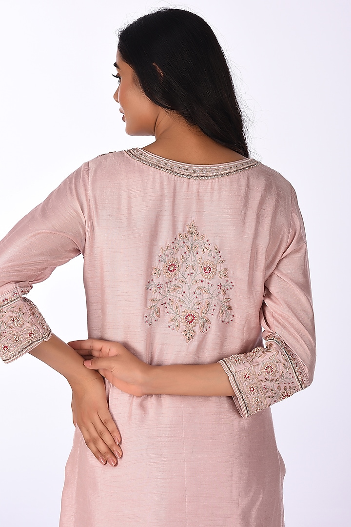 Peach Raw Silk Thread Hand Embroidered Kurta Set by Isha & Anshul at Pernia's Pop Up Shop