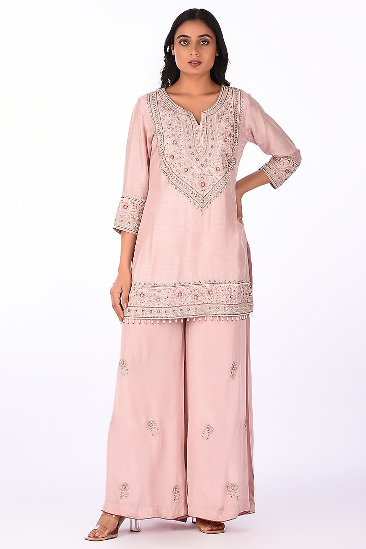 Peach Raw Silk Thread Hand Embroidered Kurta Set by Isha & Anshul at Pernia's Pop Up Shop