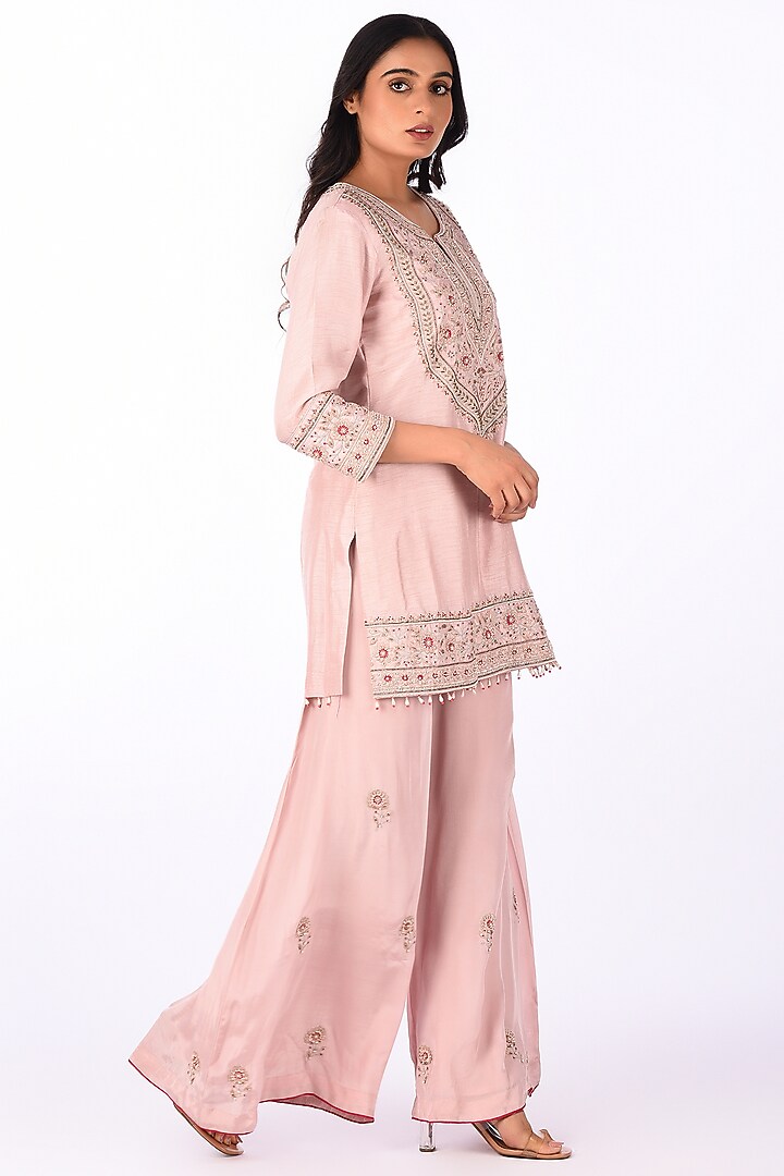 Peach Raw Silk Thread Hand Embroidered Kurta Set by Isha & Anshul at Pernia's Pop Up Shop