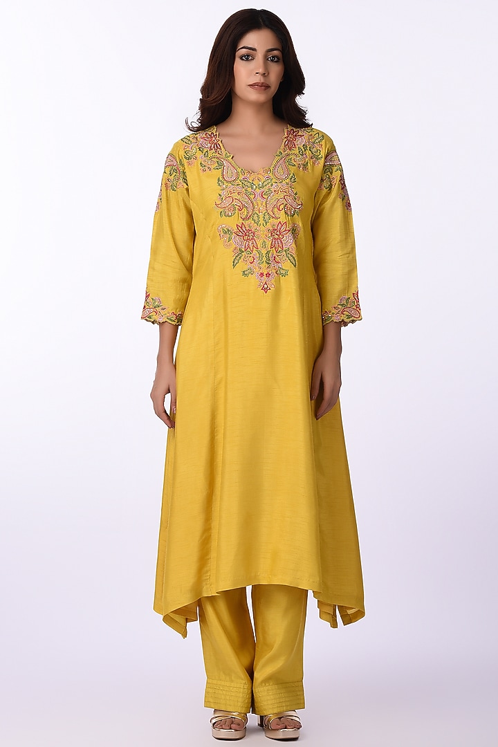 Yellow Raw Silk Thread Embroidered Kurta Set by Isha & Anshul at Pernia's Pop Up Shop