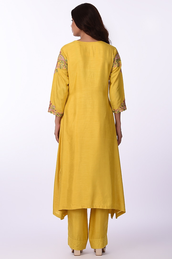 Yellow Raw Silk Thread Embroidered Kurta Set by Isha & Anshul at Pernia's Pop Up Shop