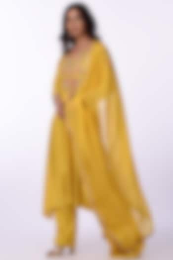 Yellow Raw Silk Thread Embroidered Kurta Set by Isha & Anshul at Pernia's Pop Up Shop