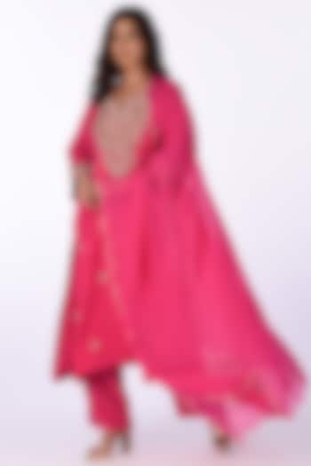 Pink Raw Silk Thread Embroidered Kurta Set by Isha & Anshul at Pernia's Pop Up Shop