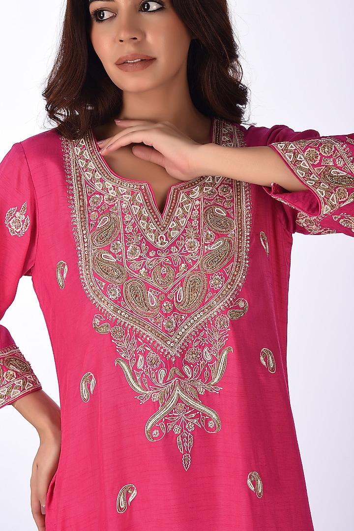 Pink Raw Silk Thread Embroidered Kurta Set by Isha & Anshul at Pernia's Pop Up Shop