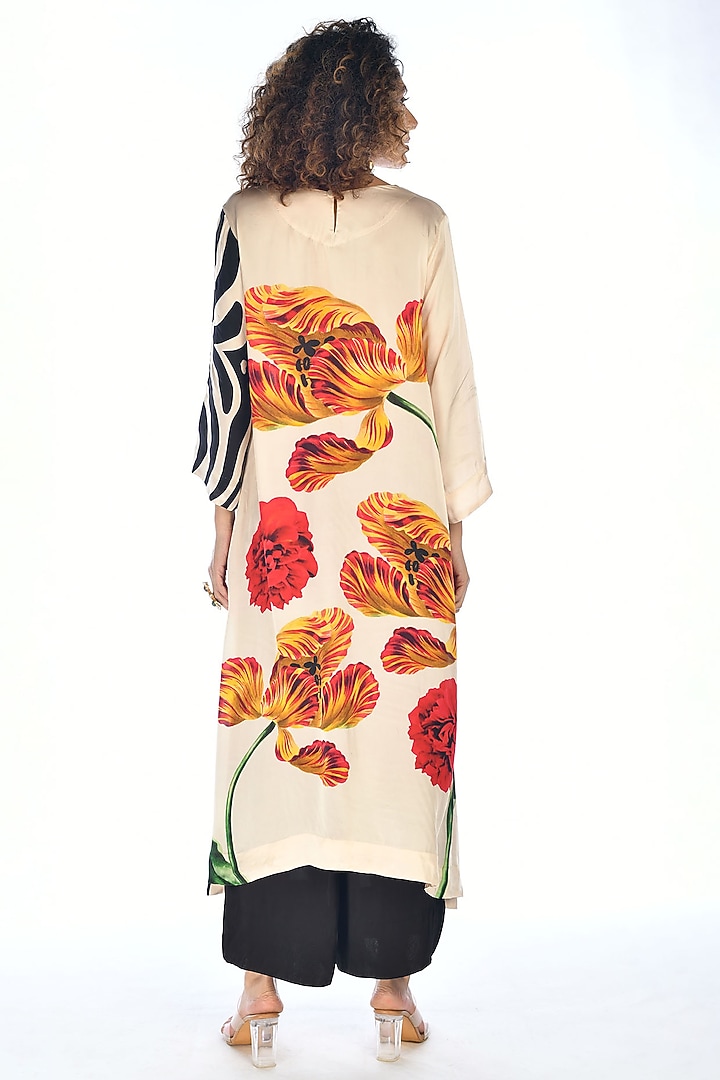 Off-White Satin Georgette Digital Printed Kurta Set by Isadaa by Rotna Dutt at Pernia's Pop Up Shop