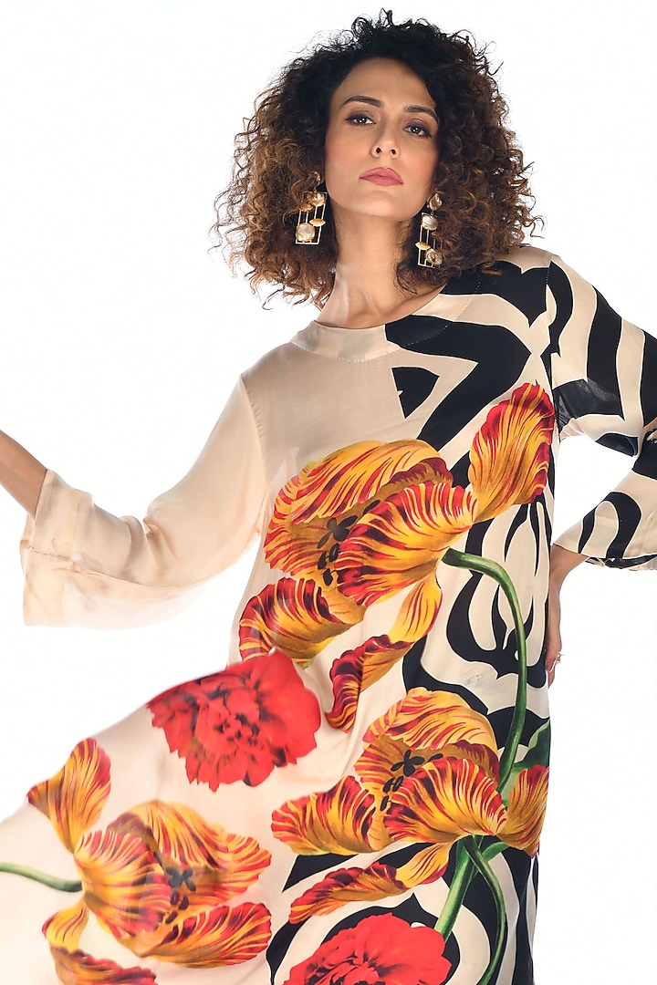 Off-White Satin Georgette Digital Printed Kurta Set by Isadaa by Rotna Dutt at Pernia's Pop Up Shop