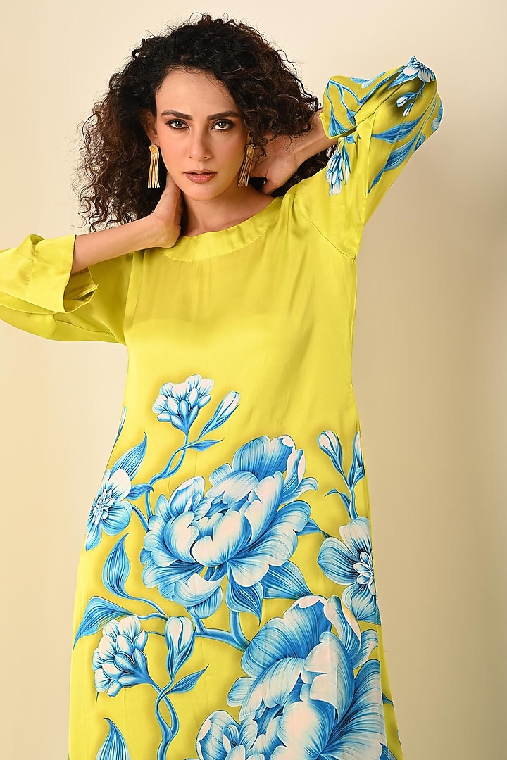 Green Satin Georgette Digital Printed Kurta Set by Isadaa by Rotna Dutt at Pernia's Pop Up Shop