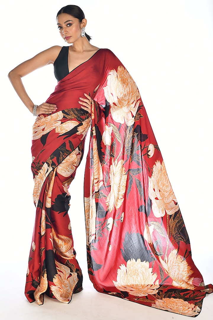 Red Satin Organza Digital Printed Saree Set by Isadaa by Rotna Dutt at Pernia's Pop Up Shop