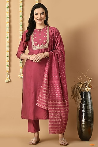 Wine Chanderi Machine & Hand Embroidered Kurta Set by Isha Gupta