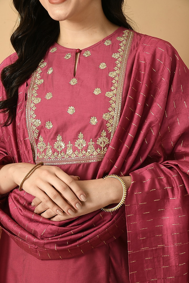 Wine Chanderi Machine & Hand Embroidered Kurta Set by Isha Gupta at Pernia's Pop Up Shop