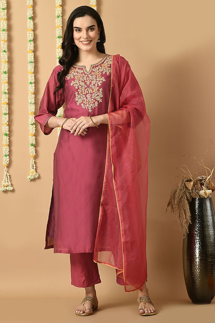 Wine Chanderi Machine & Hand Embroidered Kurta Set by Isha Gupta at Pernia's Pop Up Shop