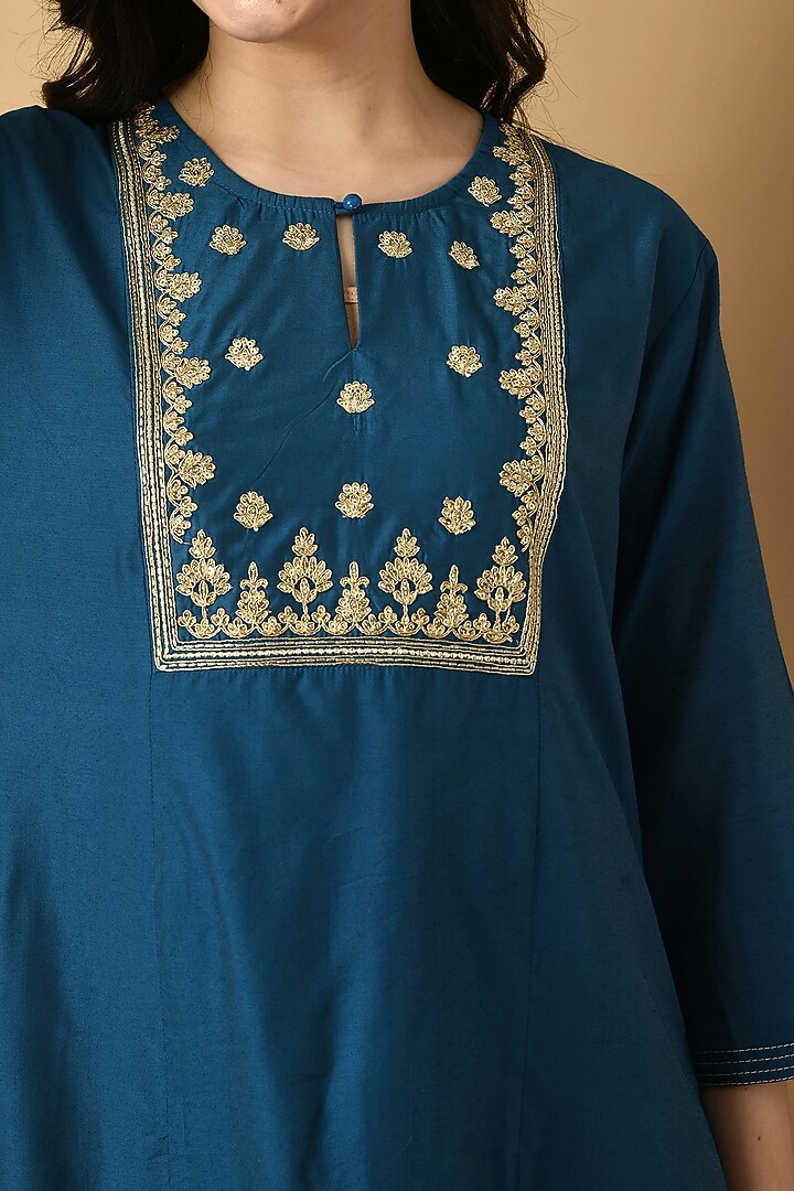 Teal Blue Chanderi Machine & Hand Embroidered Kurta Set by Isha Gupta at Pernia's Pop Up Shop