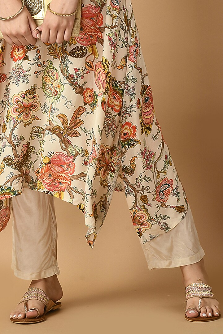 White Muslin Digital Printed & Embroidered Kurta Set by Isha Gupta at Pernia's Pop Up Shop