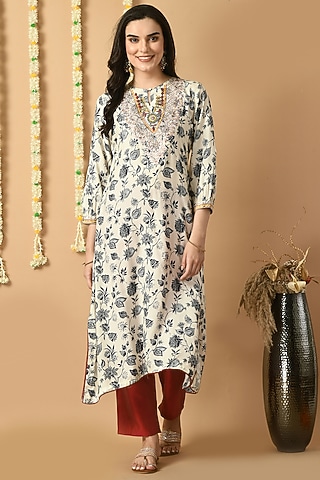 White Muslin Digital Printed & Embroidered Kurta Set by Isha Gupta