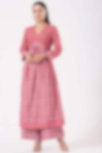 Fuchsia Printed Kurta Set by Isha Gupta at Pernia's Pop Up Shop