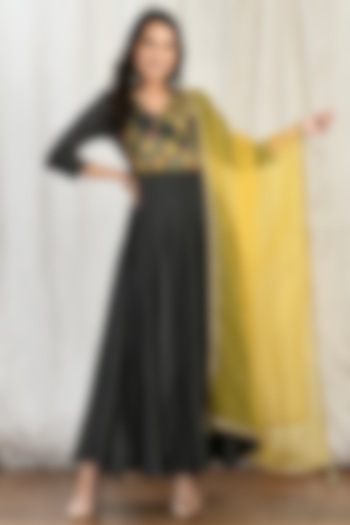 Dark Green Silk Chanderi Embroidered Anarkali Set by Isha Gupta at Pernia's Pop Up Shop