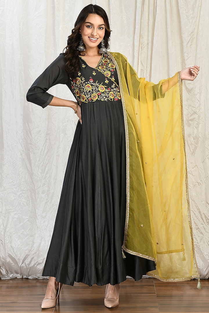 Dark Green Silk Chanderi Embroidered Anarkali Set by Isha Gupta at Pernia's Pop Up Shop