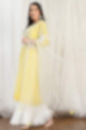 Lime Silk Chanderi Embroidered Kurta Set by Isha Gupta at Pernia's Pop Up Shop