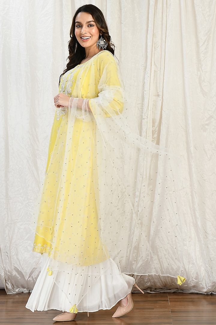 Lime Silk Chanderi Embroidered Kurta Set by Isha Gupta at Pernia's Pop Up Shop