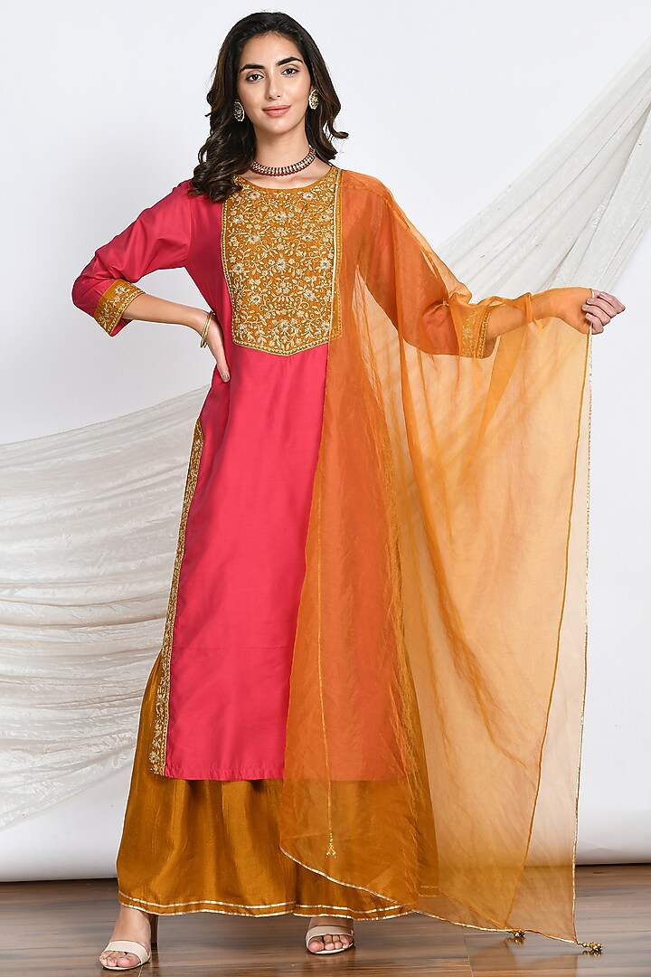 Rani Pink Silk Chanderi Embroidered Kurta Set by Isha Gupta at Pernia's Pop Up Shop