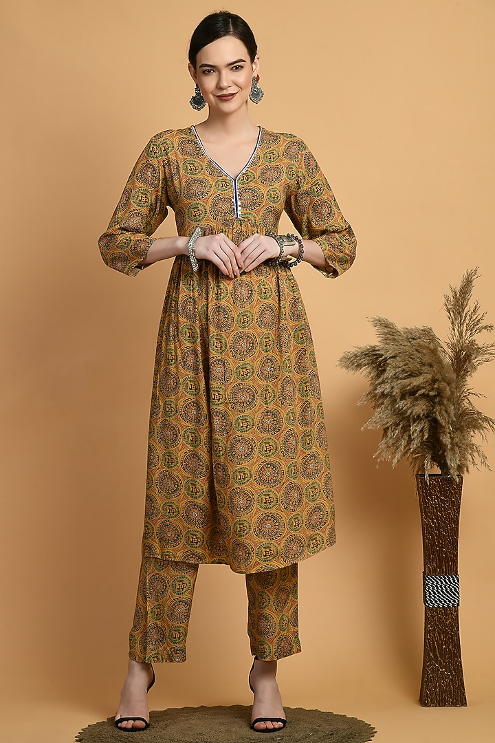 Yellow Muslin Printed & Embellished Kurta Set by Isha Gupta at Pernia's Pop Up Shop
