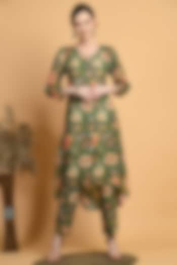 Emerald Green Muslin Digital Printed Kurta Set by Isha Gupta at Pernia's Pop Up Shop