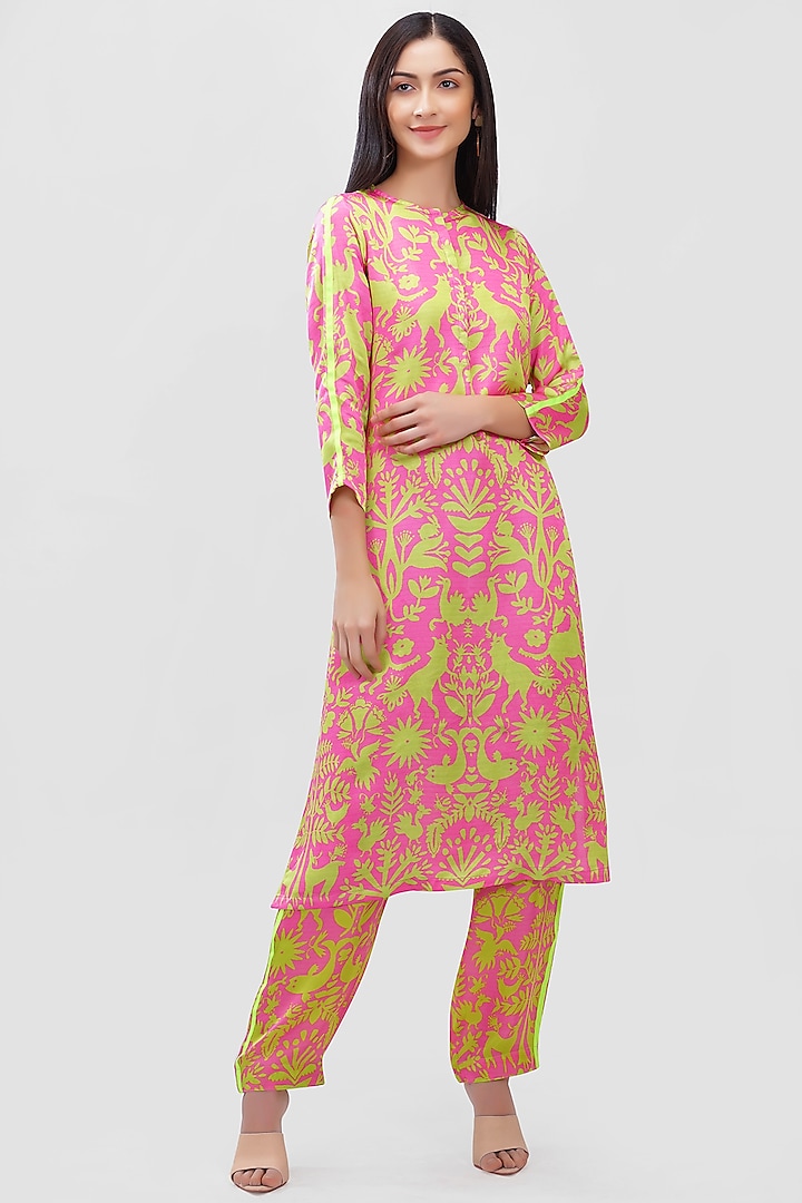 Green & Pink Printed Kurta Set by Ishreen kaur at Pernia's Pop Up Shop