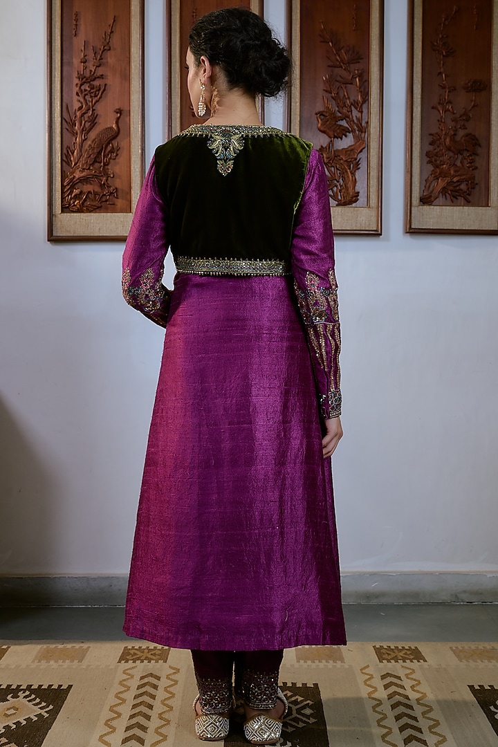 Purple Pure Raw Silk Hand Embroidered Kurta Set by Irrau by Samir Mantri at Pernia's Pop Up Shop