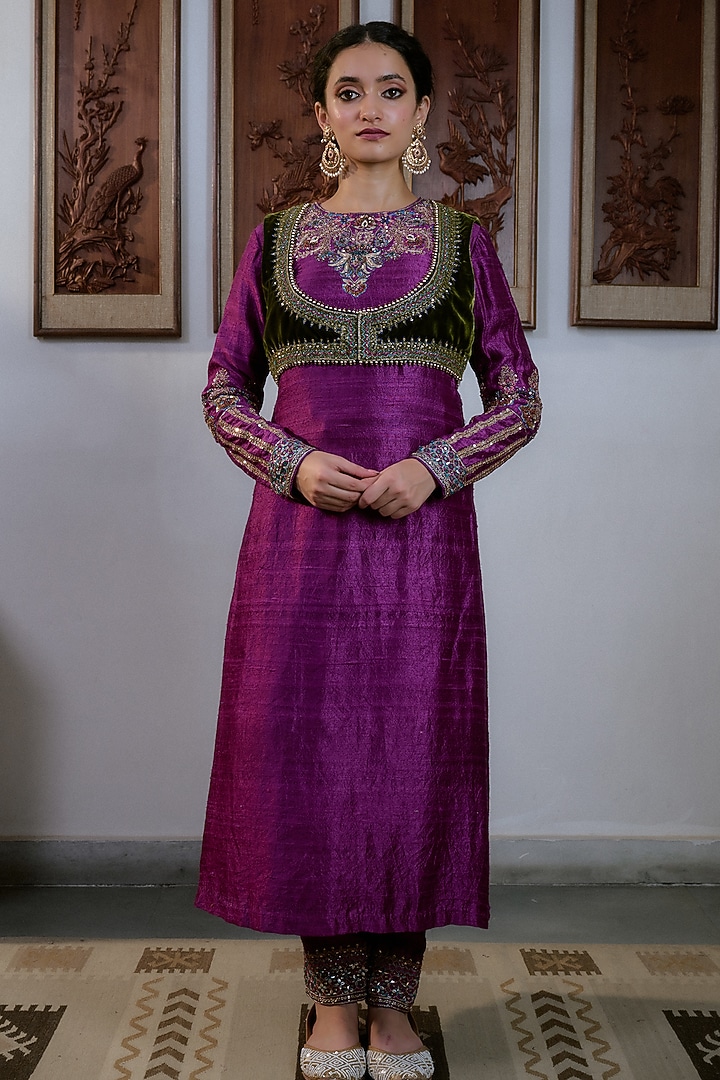Purple Pure Raw Silk Hand Embroidered Kurta Set by Irrau by Samir Mantri at Pernia's Pop Up Shop