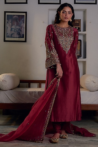 Maroon Silk Chanderi Hand Embroidered Kurta Set by Irrau by Samir Mantri
