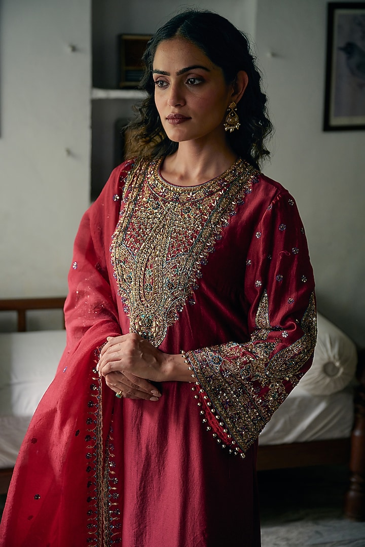Maroon Silk Chanderi Hand Embroidered Kurta Set by Irrau by Samir Mantri at Pernia's Pop Up Shop