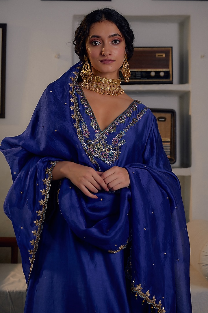 Persian Blue Silk Chanderi Hand Embroidered Kurta Set by Irrau by Samir Mantri at Pernia's Pop Up Shop