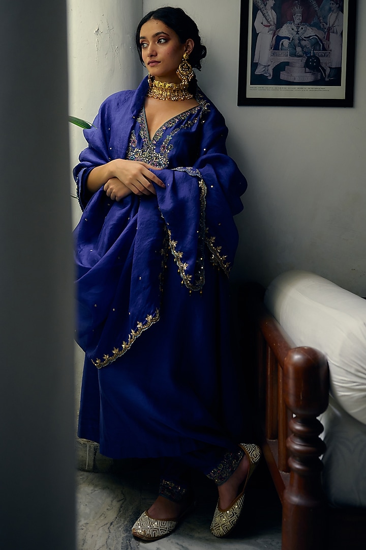 Persian Blue Silk Chanderi Hand Embroidered Kurta Set by Irrau by Samir Mantri at Pernia's Pop Up Shop