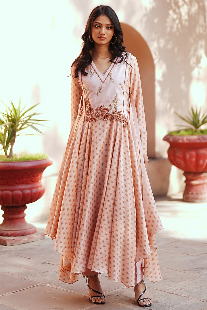 Powder Pink Chanderi Silk Asymmetric Jacket Kurta Set by Isha Gupta Tayal at Pernia's Pop Up Shop