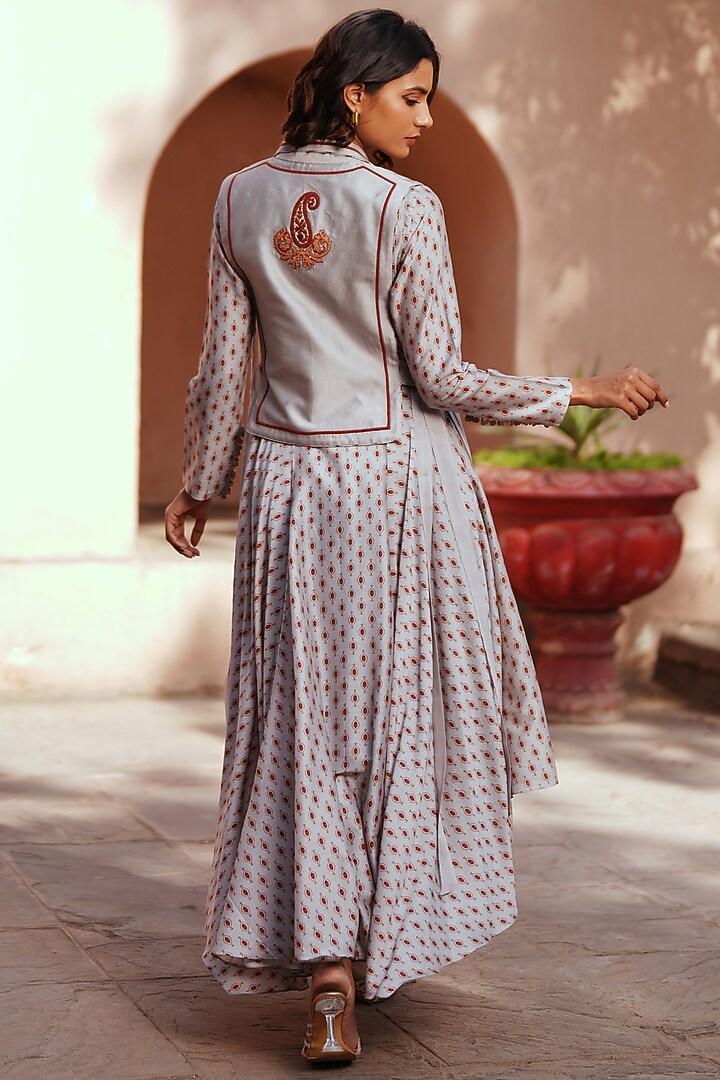 Grey Chanderi Silk Asymmetric Jacket Kurta Set by Isha Gupta Tayal at Pernia's Pop Up Shop