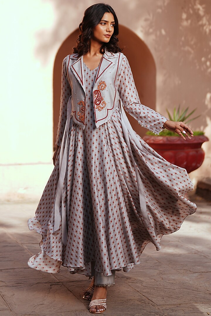 Grey Chanderi Silk Asymmetric Jacket Kurta Set by Isha Gupta Tayal at Pernia's Pop Up Shop