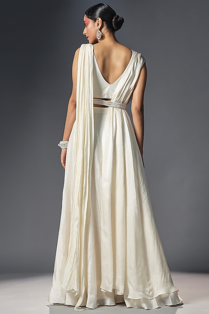 Shell White Textured Skirt Set by Isha Gupta Tayal at Pernia's Pop Up Shop