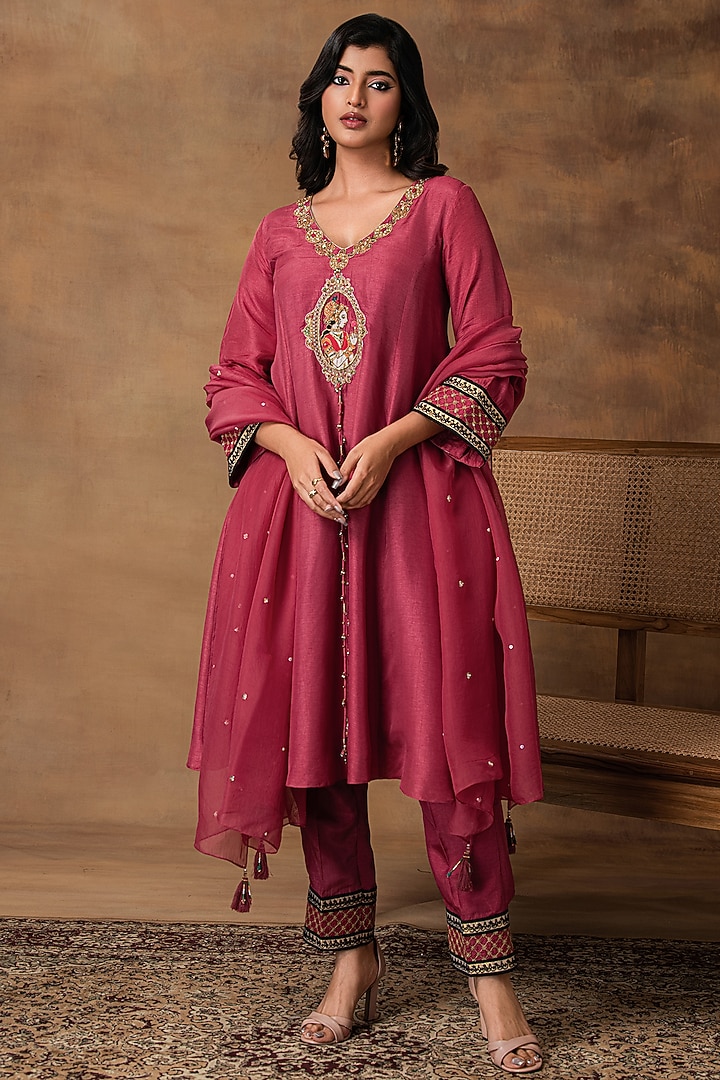 Pink Silk Resham Embroidered Kurta Set by Isha Gupta Tayal at Pernia's Pop Up Shop
