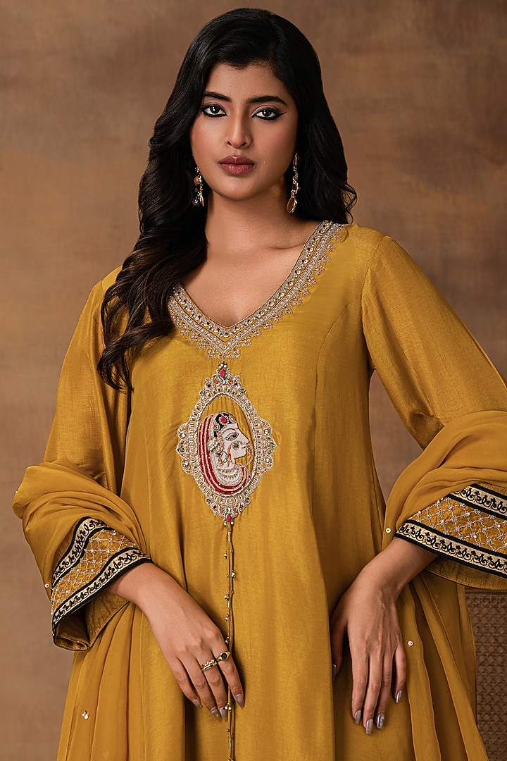 Golden Yellow Silk Resham Embroidered Kurta Set by Isha Gupta Tayal at Pernia's Pop Up Shop