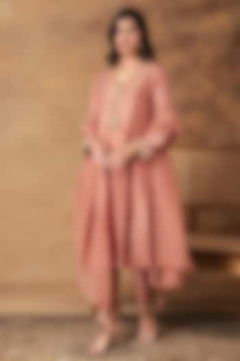 Mocha Pink Silk Embroidered Layered Kurta Set by Isha Gupta Tayal at Pernia's Pop Up Shop