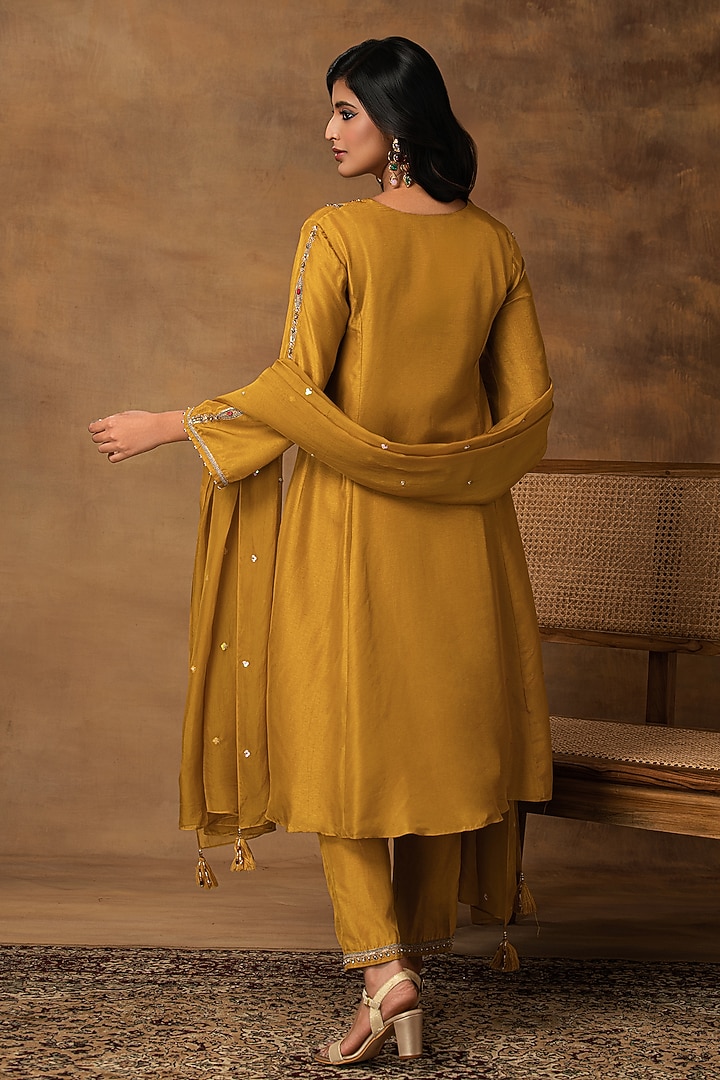 Golden Yellow Silk Embroidered Kurta Set by Isha Gupta Tayal at Pernia's Pop Up Shop