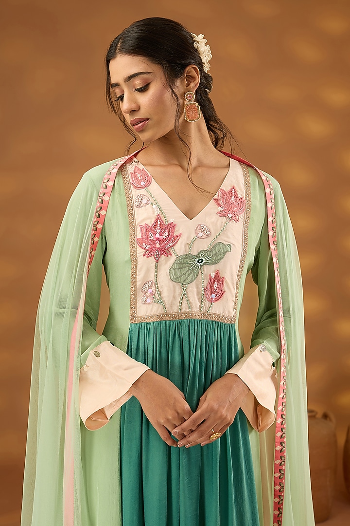 Green Crepe Dori Embroidered Kurta Set by Isha Gupta Tayal at Pernia's Pop Up Shop