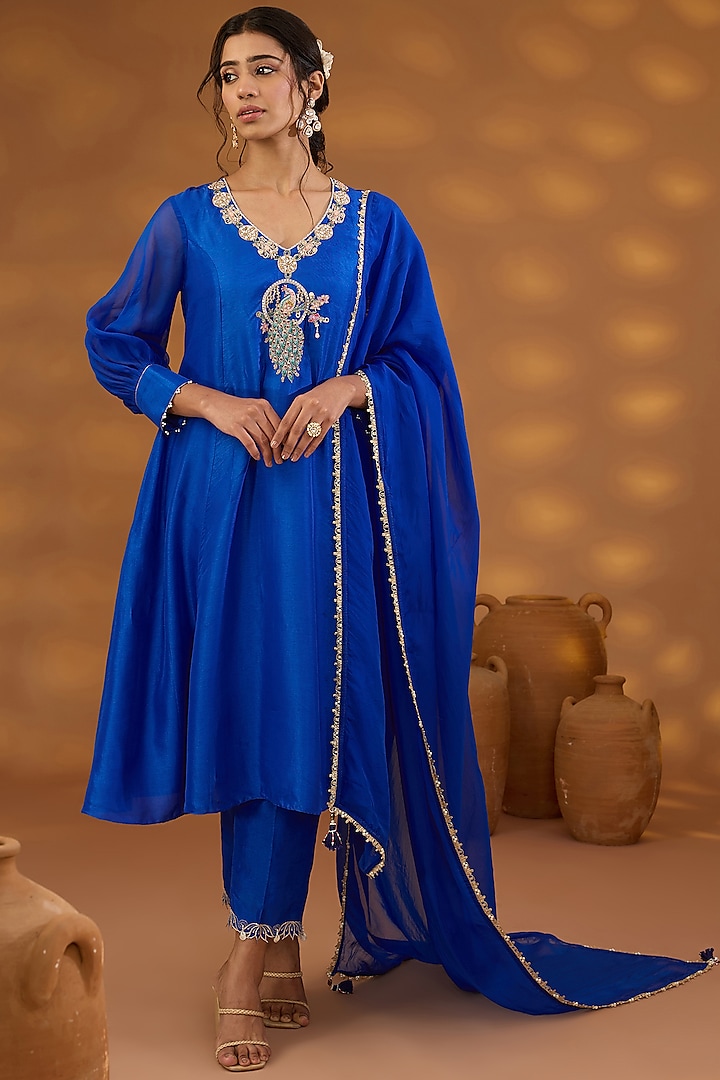 Blue Silk Hand Embroidered Flowy Kurta Set by Isha Gupta Tayal at Pernia's Pop Up Shop