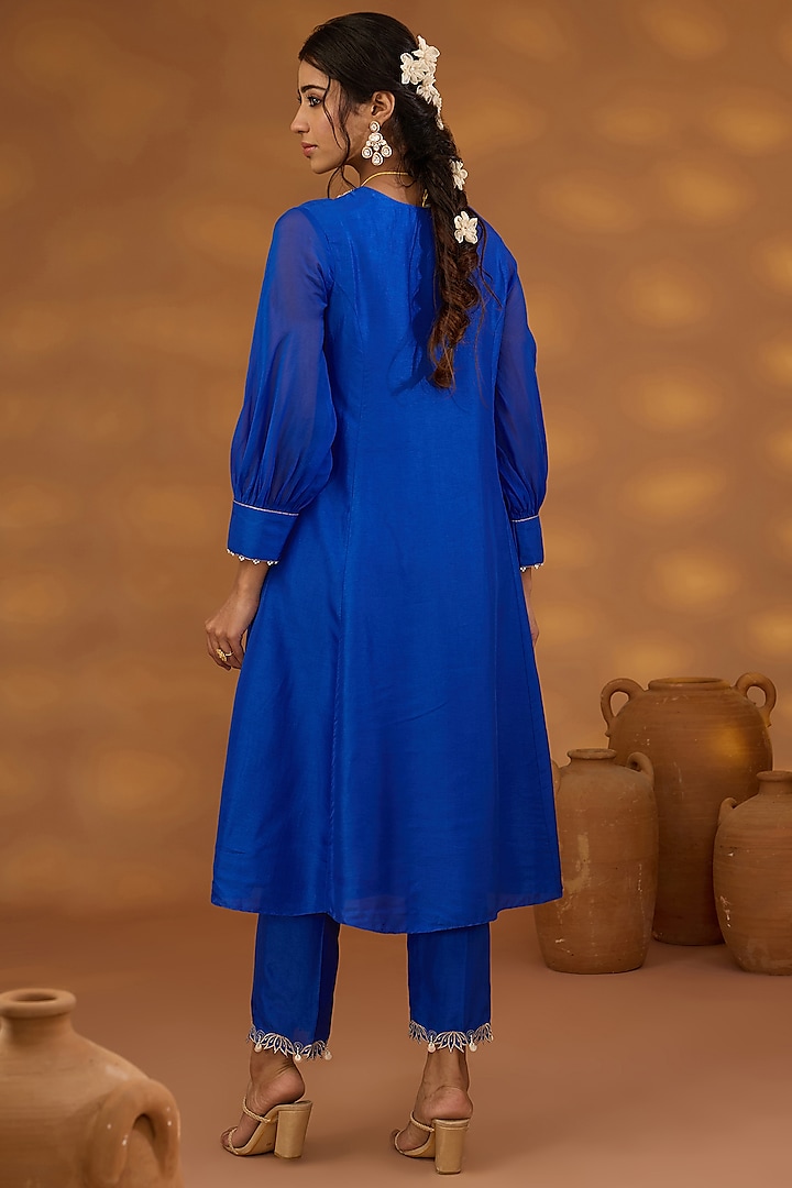Blue Silk Hand Embroidered Flowy Kurta Set by Isha Gupta Tayal at Pernia's Pop Up Shop