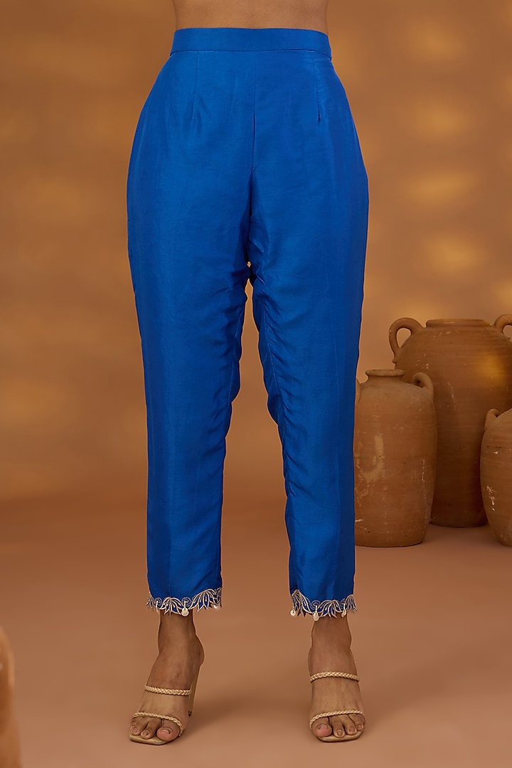 Blue Silk Hand Embroidered Flowy Kurta Set by Isha Gupta Tayal at Pernia's Pop Up Shop