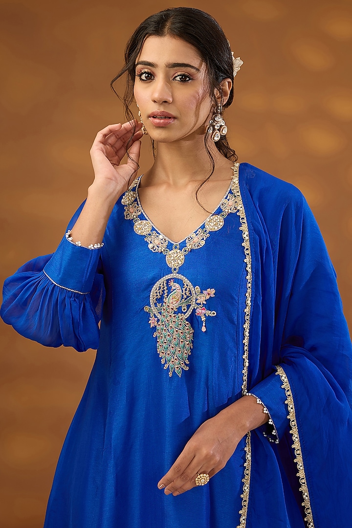 Blue Silk Hand Embroidered Flowy Kurta Set by Isha Gupta Tayal at Pernia's Pop Up Shop