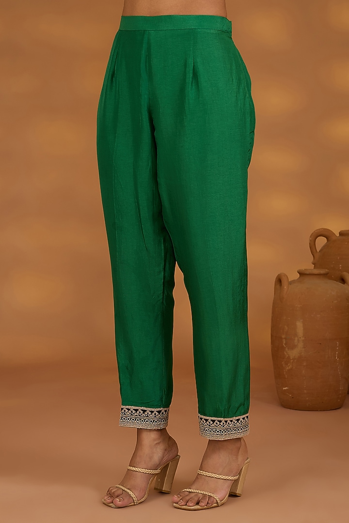 Green Silk Hand Embroidered Flowy Kurta Set by Isha Gupta Tayal at Pernia's Pop Up Shop