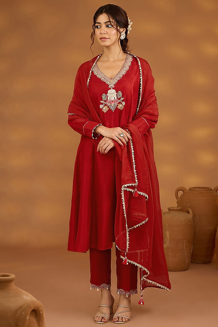 Red Silk Hand Embroidered Flowy Kurta Set by Isha Gupta Tayal at Pernia's Pop Up Shop